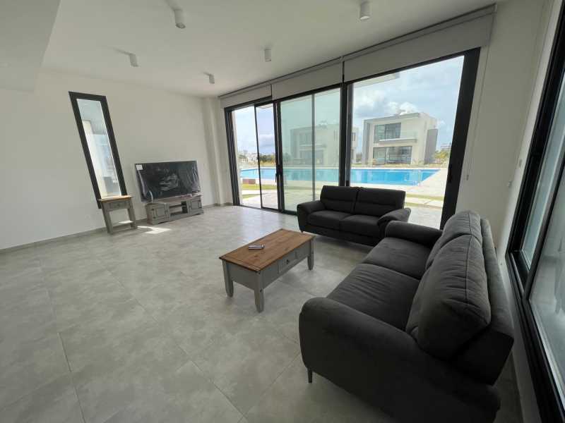 Modern villa for long term rent in Chloraka