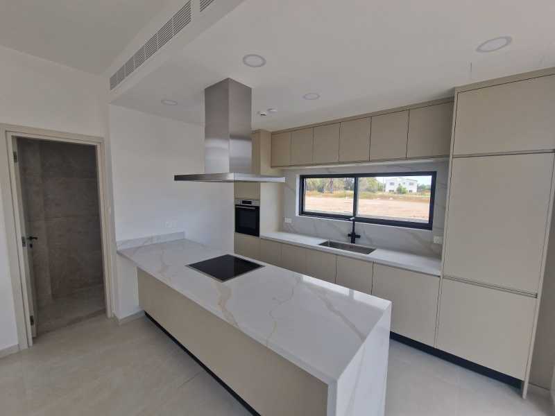 Modern villa in Yeroskipou