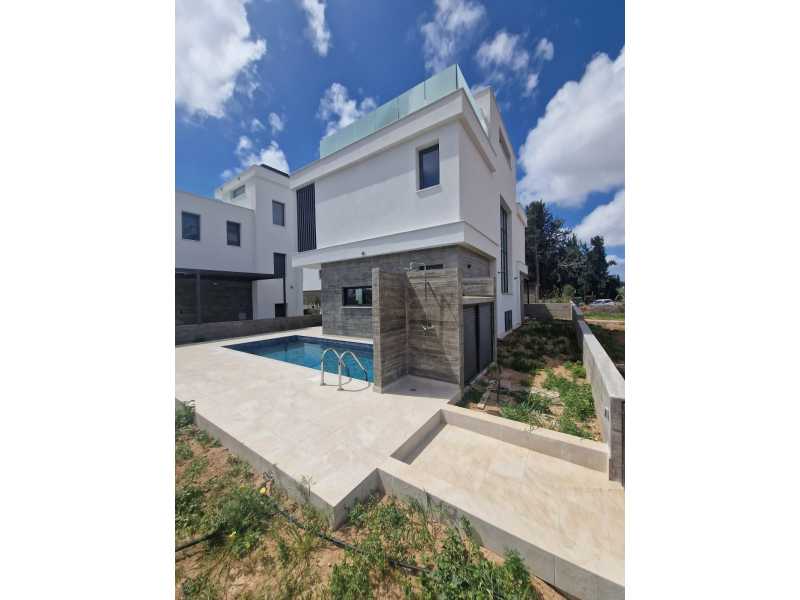 Modern villa in Yeroskipou