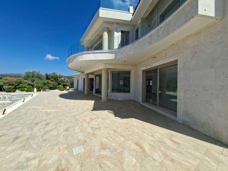 Spacious brand new villa in Saint George
