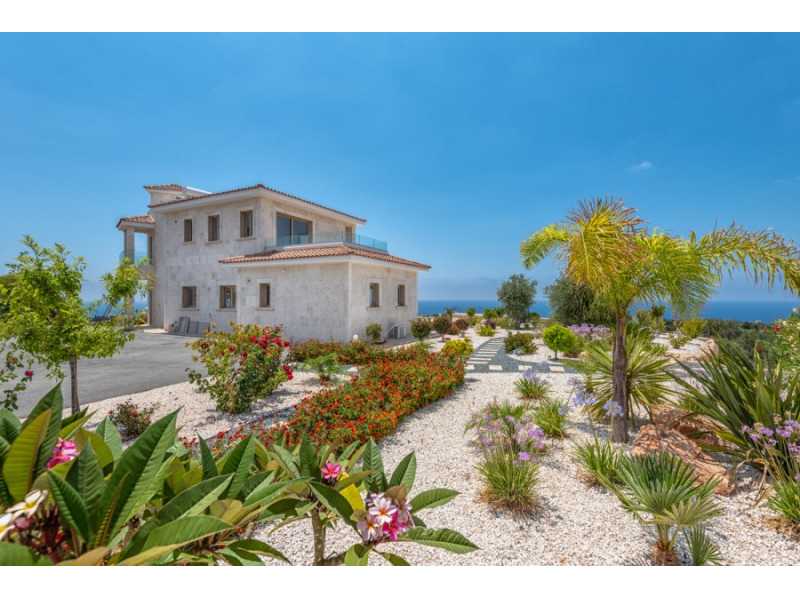 Spacious brand new villa in Saint George