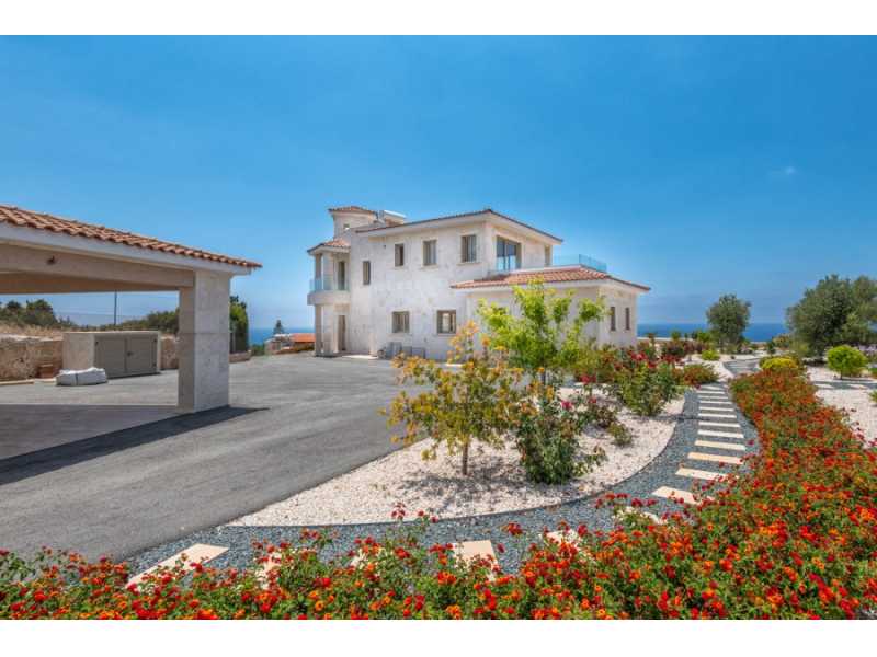 Spacious brand new villa in Saint George