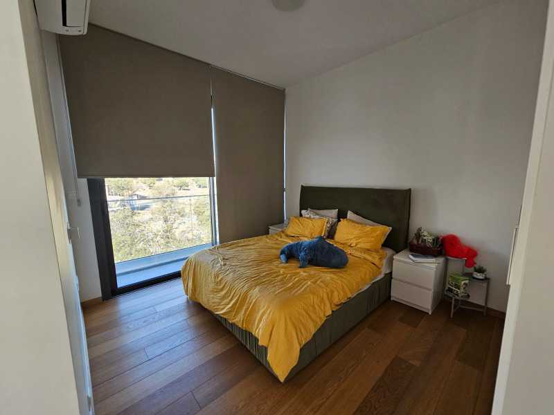 Brand new modern top floor apartment in Universal