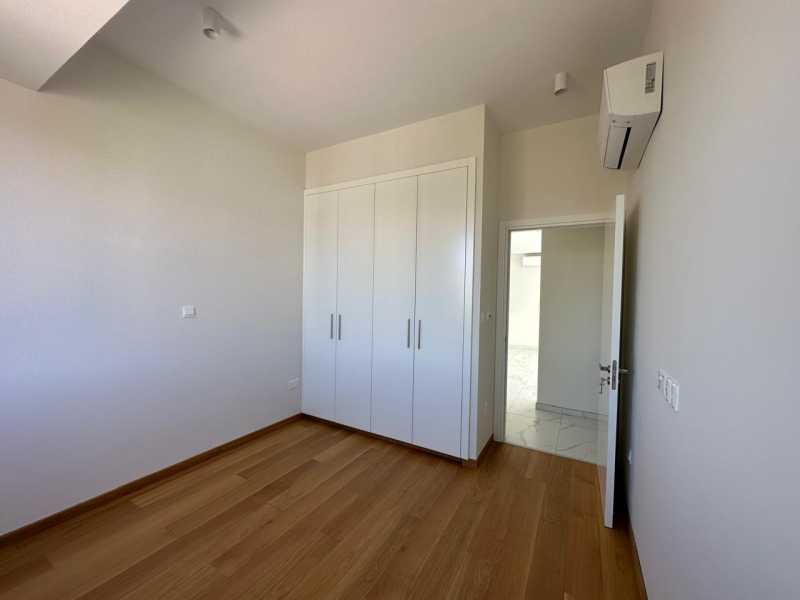 Brand new modern top floor apartment in Universal