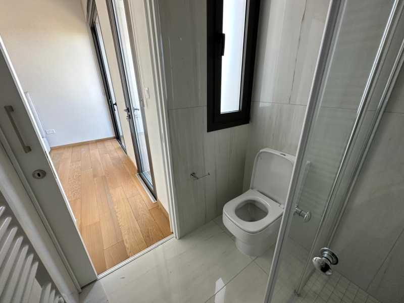 Brand new modern top floor apartment in Universal