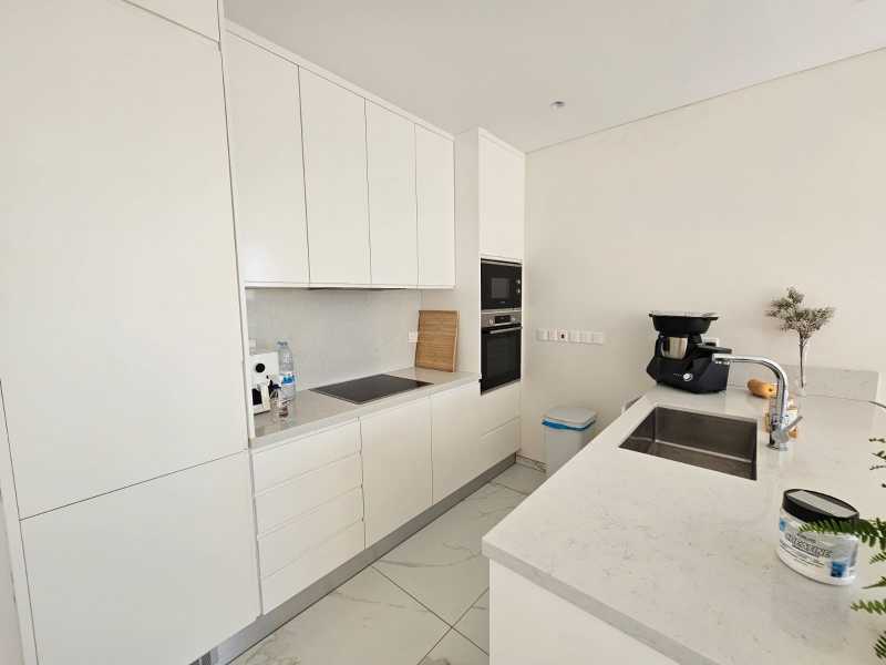 Brand new modern top floor apartment in Universal