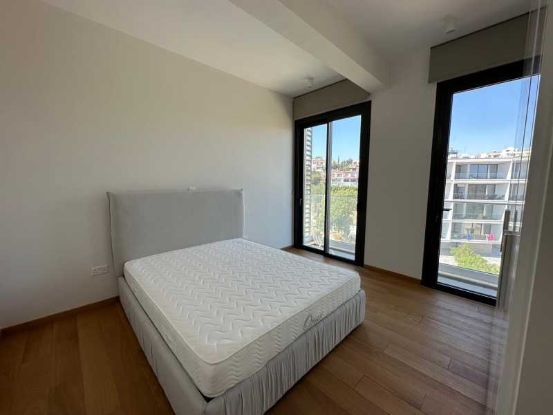 Brand new modern top floor apartment in Universal