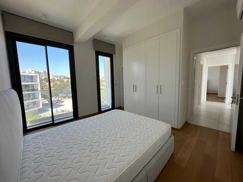 Brand new modern top floor apartment in Universal