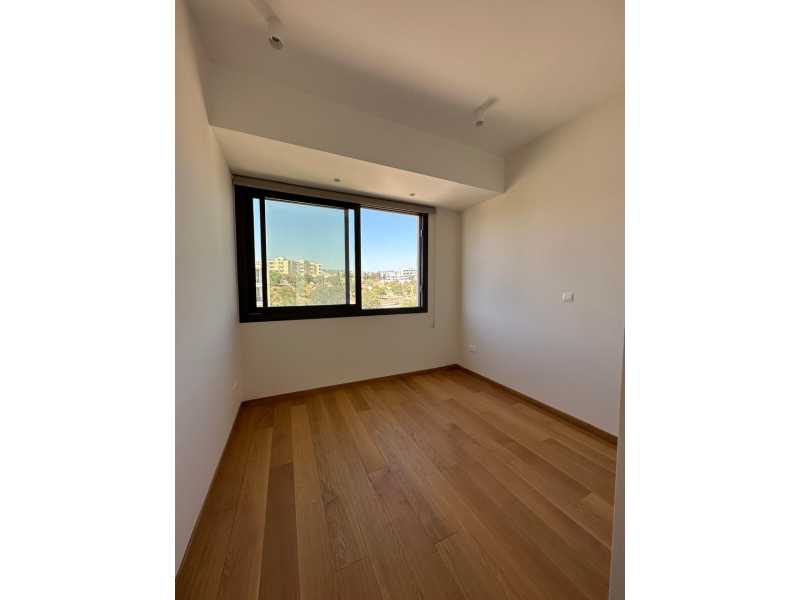 Brand new modern top floor apartment in Universal