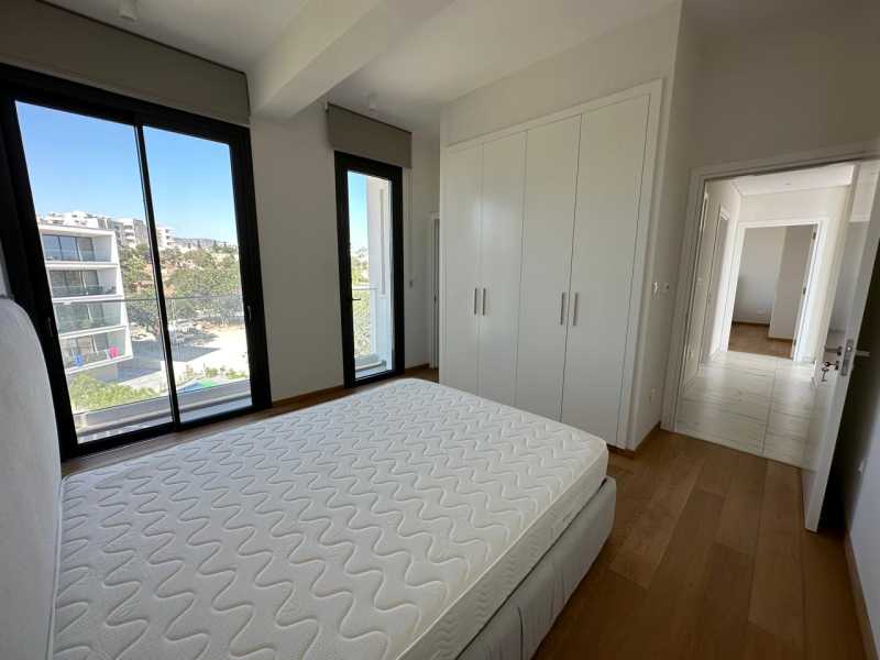 Brand new modern top floor apartment in Universal