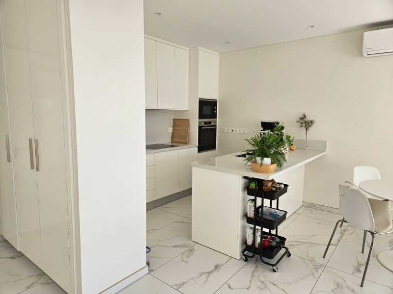 Brand new modern top floor apartment in Universal