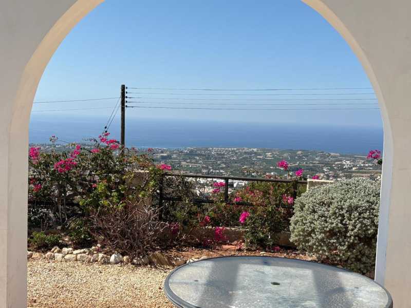 Unfurnished house for rent in Peyia