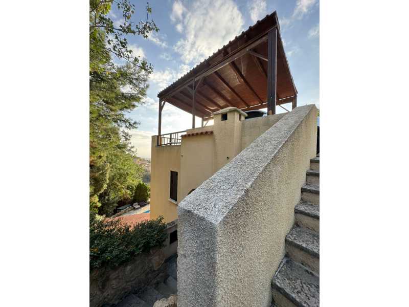 Detached villa in Kamares