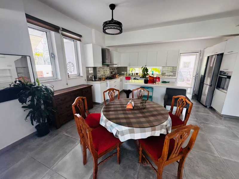 House for long term rent in Universal