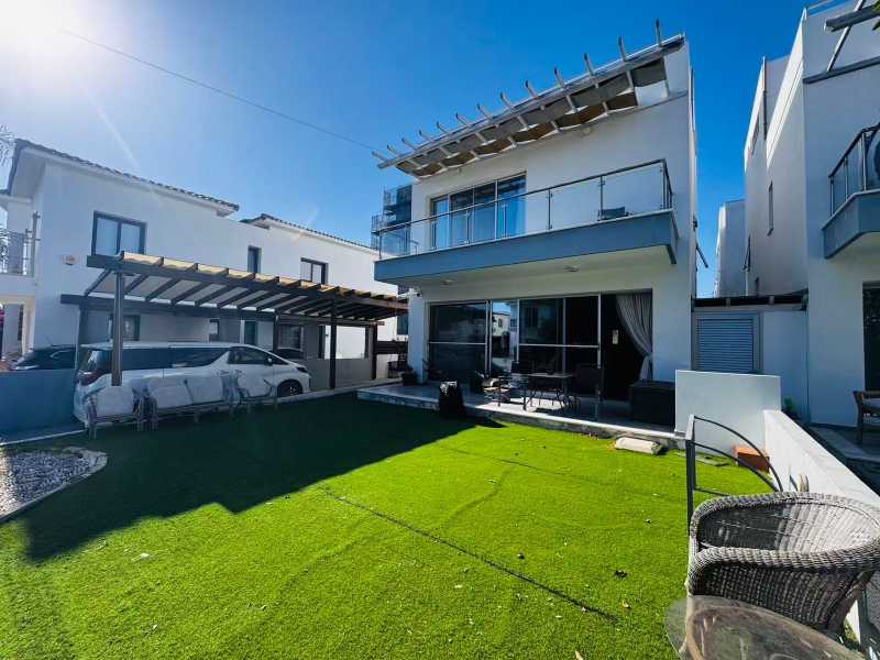 House for long term rent in Universal