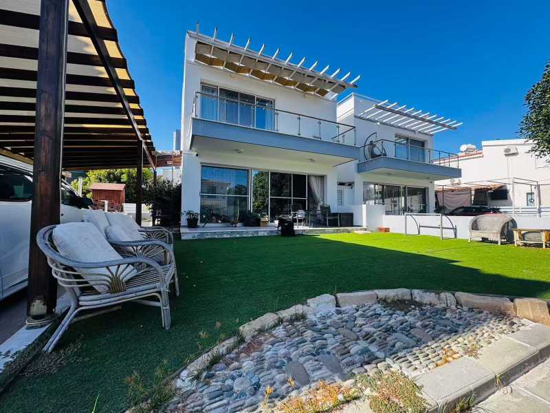 House for long term rent in Universal