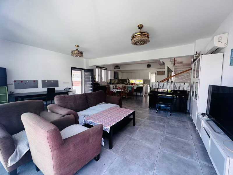 House for long term rent in Universal