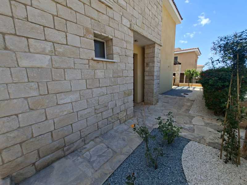 Lovely detached villa for long term rent