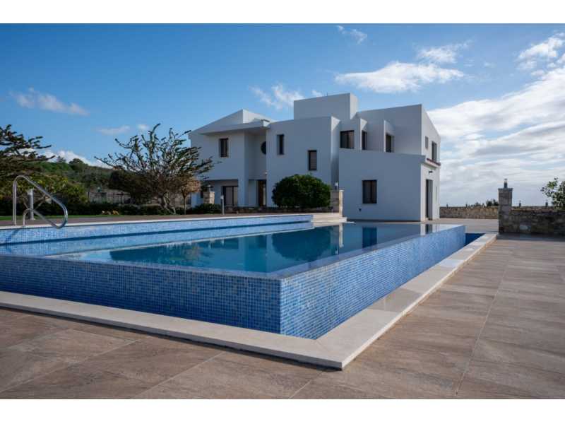 Luxury villa for long term rent in Kouklia