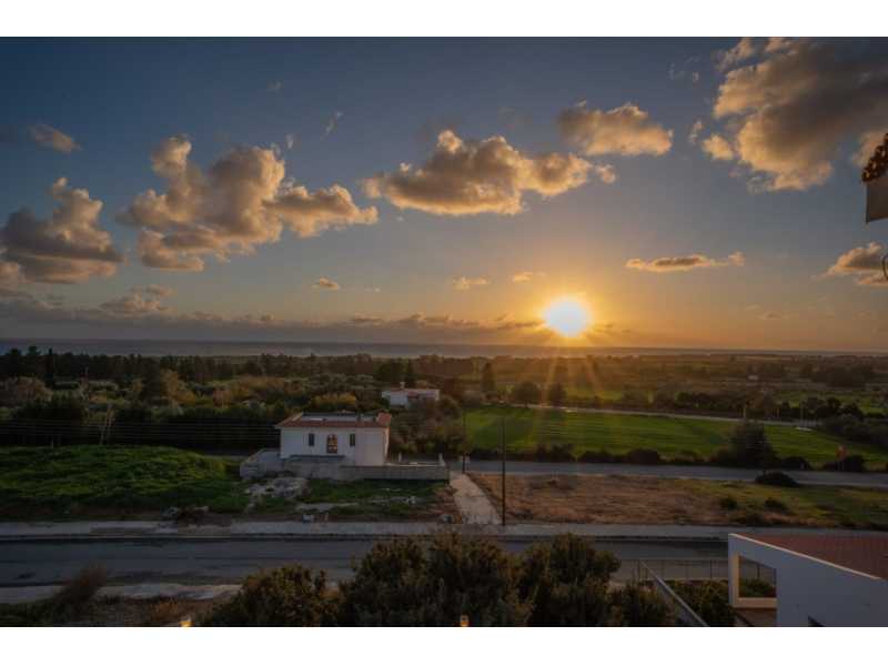 Luxury villa for long term rent in Kouklia