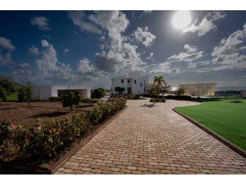 Luxury villa for long term rent in Kouklia