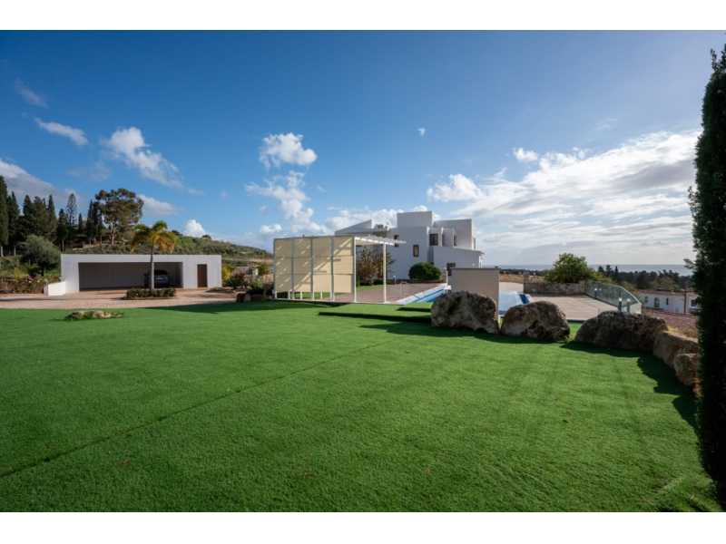 Luxury villa for long term rent in Kouklia