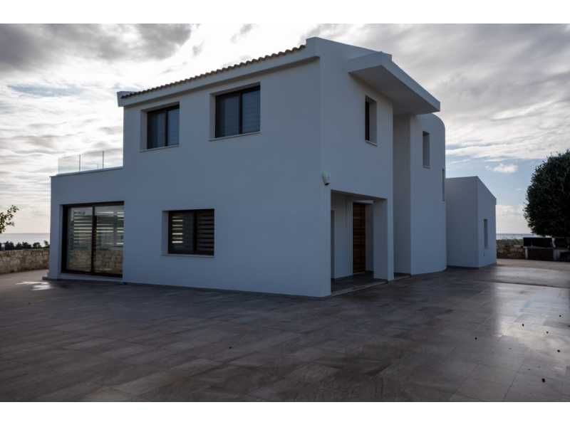 Luxury villa for long term rent in Kouklia