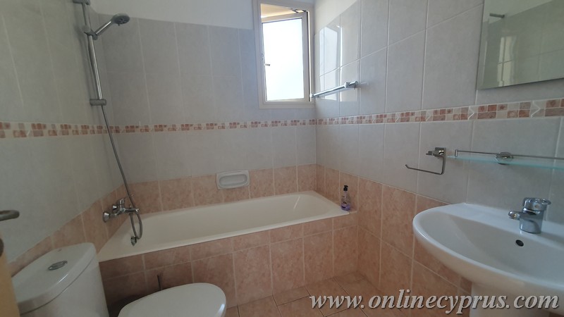 Unfurnished 2 bed apartment