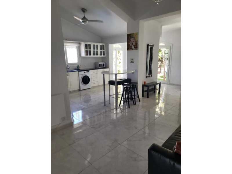 Unique villa in Coral bay for long term rent