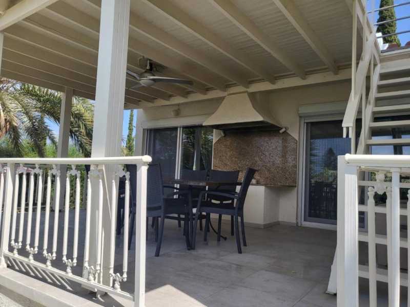 Unique villa in Coral bay for long term rent