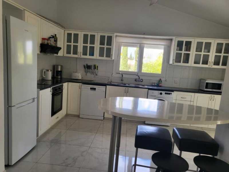 Unique villa in Coral bay for long term rent