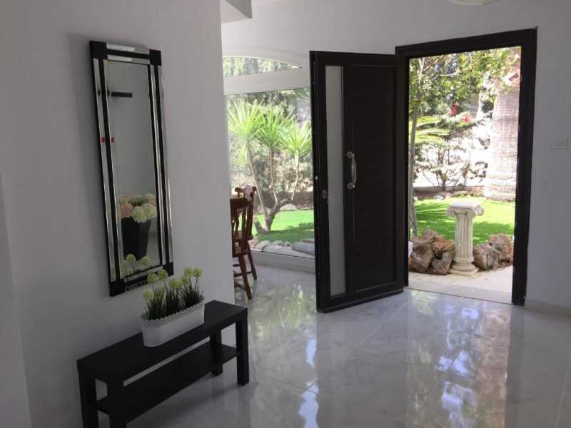 Unique villa in Coral bay for long term rent