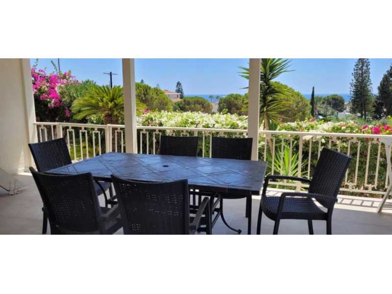 Unique villa in Coral bay for long term rent