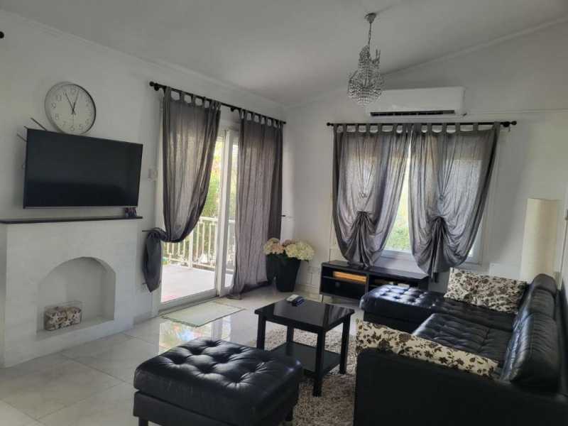 Unique villa in Coral bay for long term rent