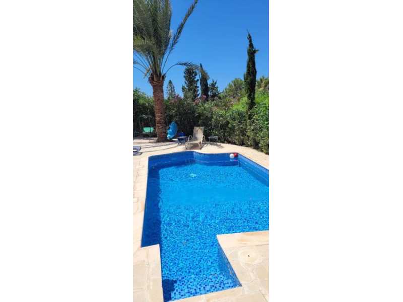 Unique villa in Coral bay for long term rent