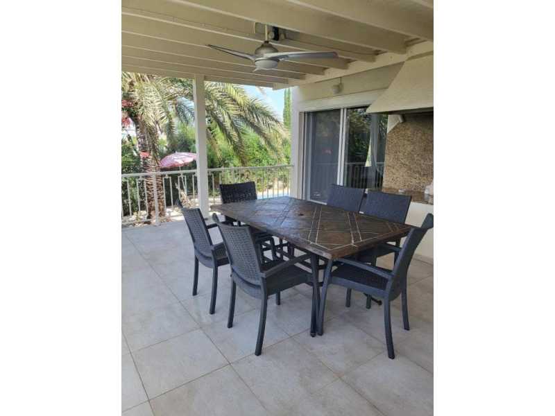 Unique villa in Coral bay for long term rent