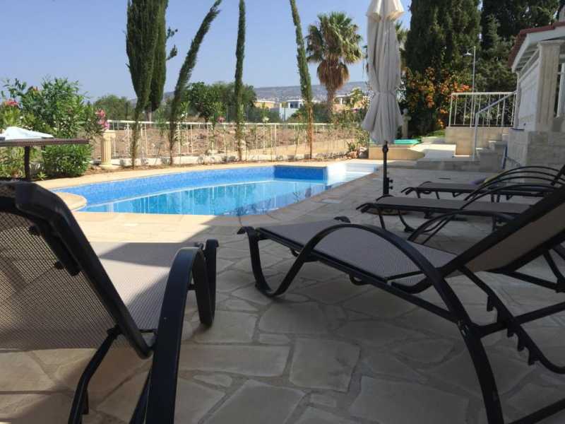 Unique villa in Coral bay for long term rent