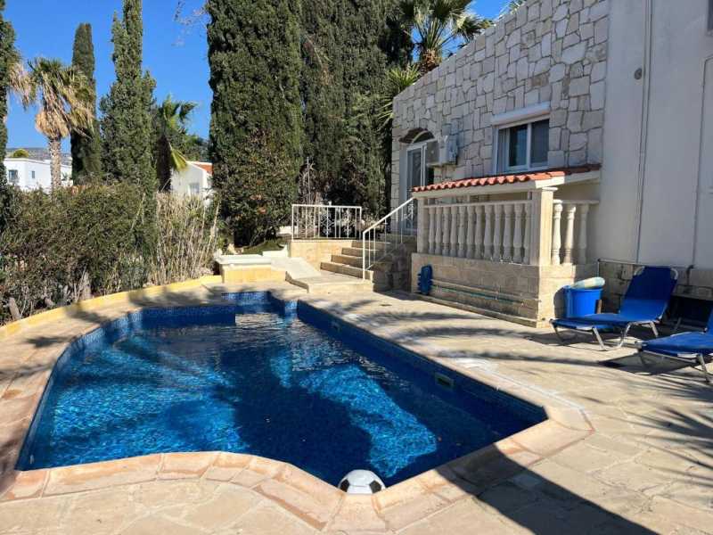 Unique villa in Coral bay for long term rent