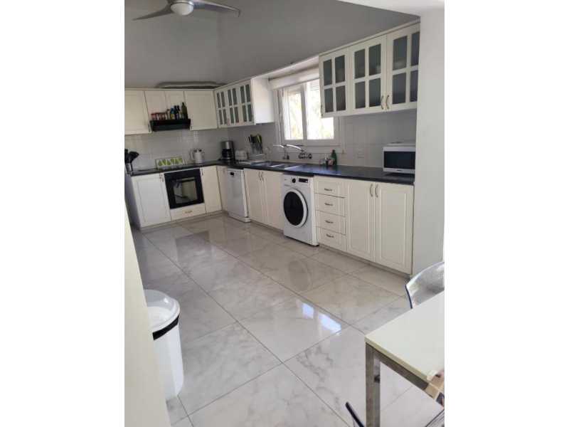 Unique villa in Coral bay for long term rent