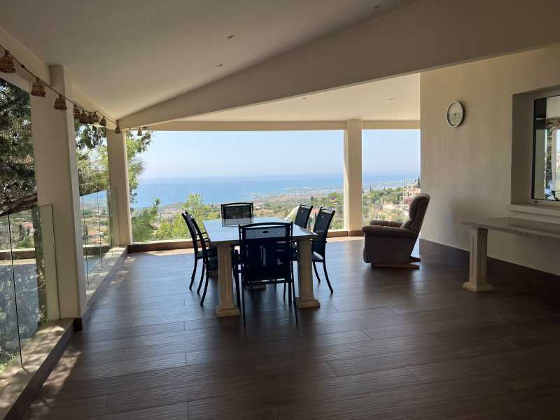 Luxury villa for long term rent In Kamares