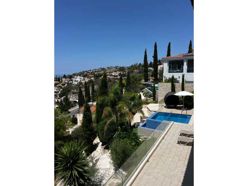 Luxury villa for long term rent In Kamares