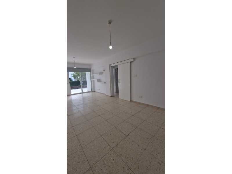 Unfurnished 2 bed apartment in Petridia