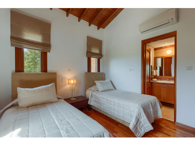 5 bedroom villa for long term rent