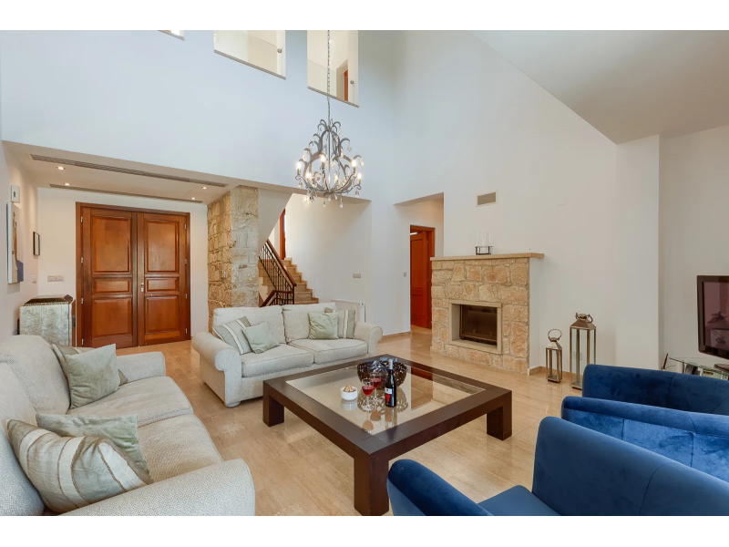 5 bedroom villa for long term rent