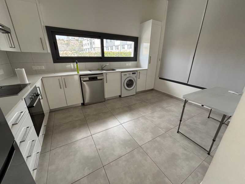 Modern 3 bedroom in Chloraka