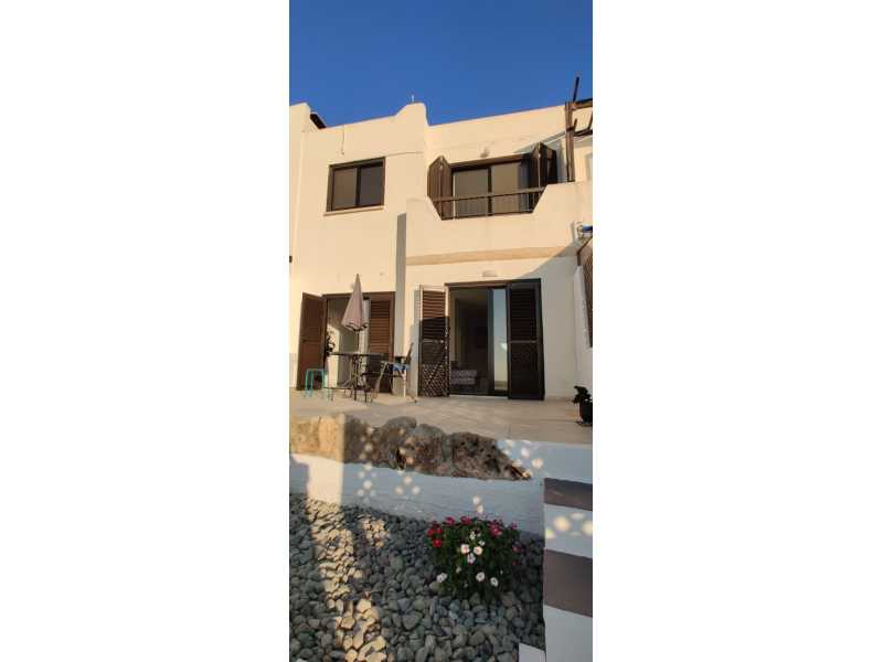 Townhouse with stunning view in Chloraka