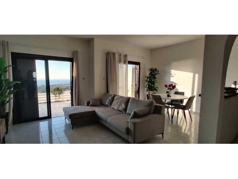 Townhouse with stunning view in Chloraka