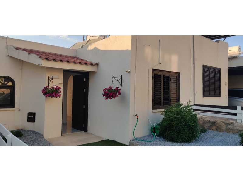 Townhouse with stunning view in Chloraka