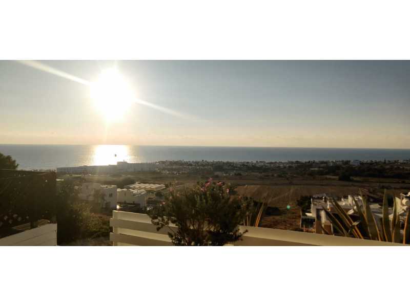 Townhouse with stunning view in Chloraka