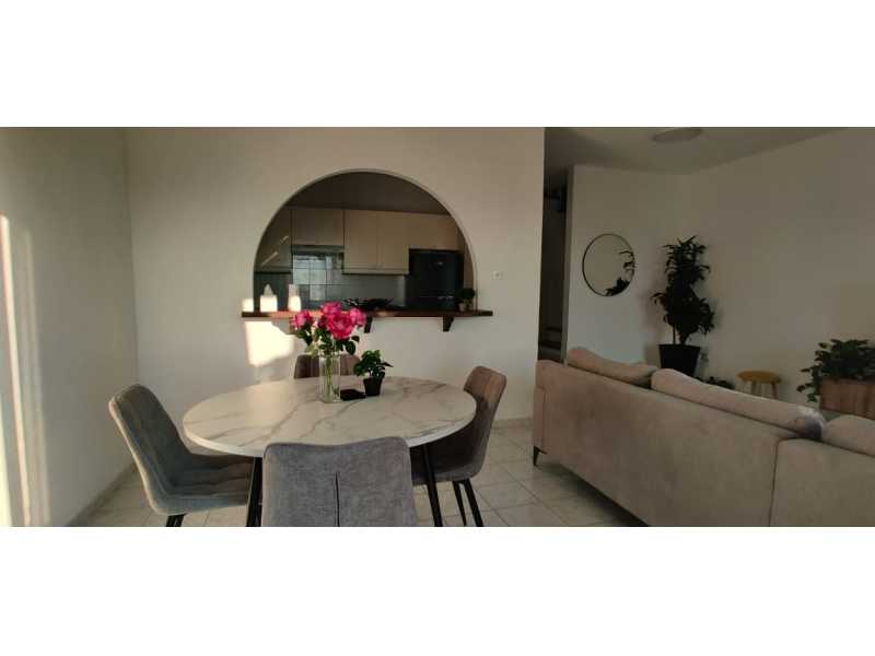 Townhouse with stunning view in Chloraka